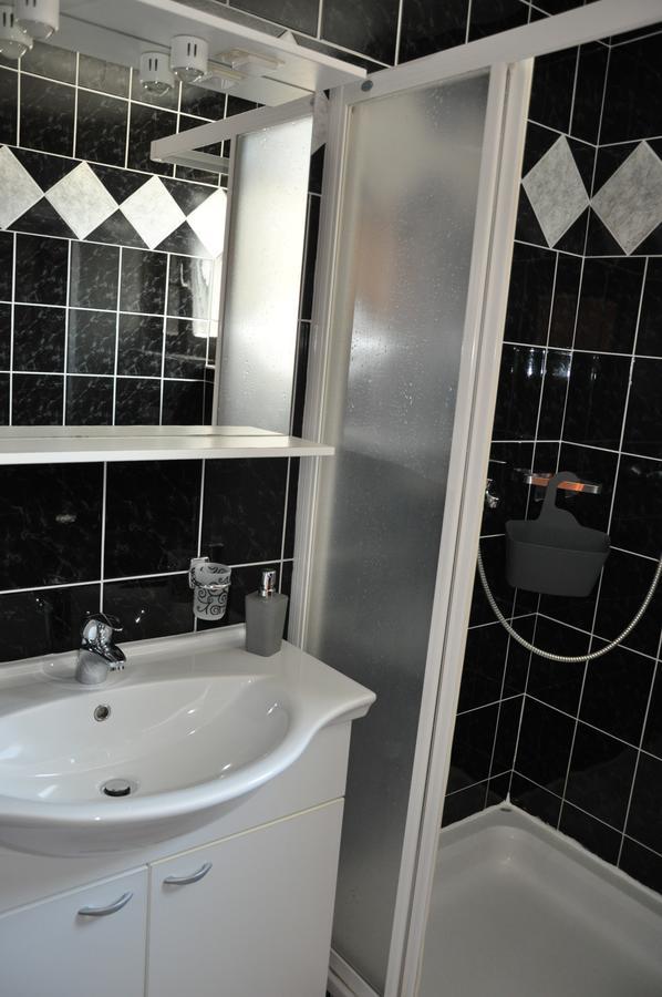 לופאר Apartments Mirakul מראה חיצוני תמונה