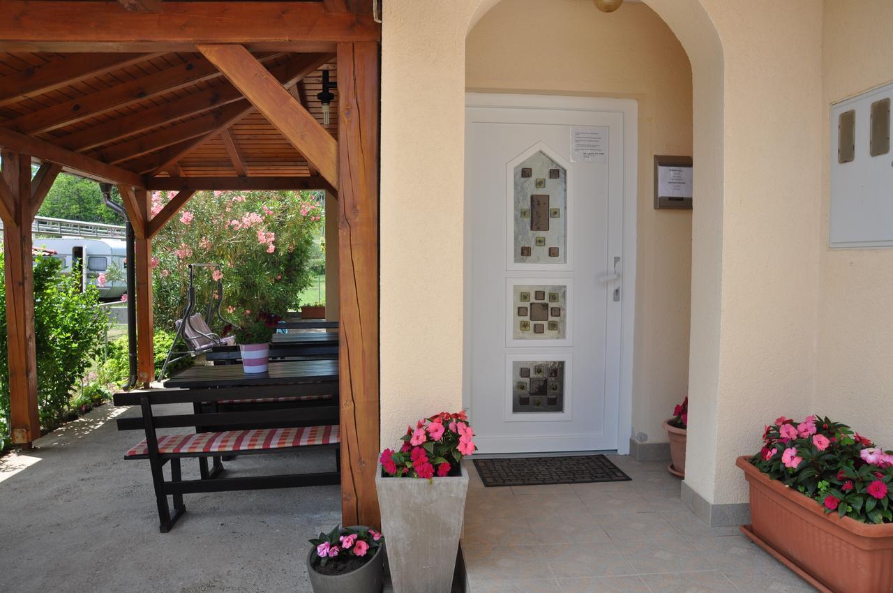 לופאר Apartments Mirakul מראה חיצוני תמונה